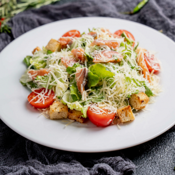 Салат цезарь с курицей 200 гр.